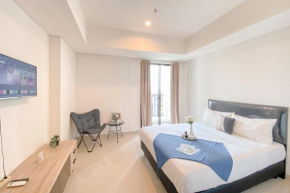 Spacious and Homey Studio at Cleon Park Apartment By Travelio